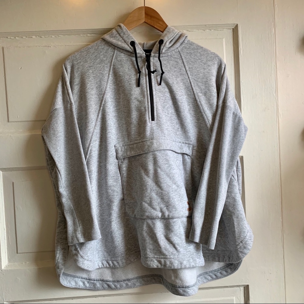 Flowy Puma hoodie - Picture 2 of 4
